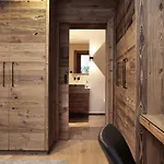 Hahnenkamm Luxury Ski-in Ski-out With Spa, Parking & Fireplace * Кіцбюель