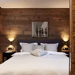 Апартаменти Hahnenkamm Luxury Ski-in Ski-out With Spa, Parking & Fireplace Кіцбюель
