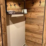 Hahnenkamm Luxury Ski-in Ski-out With Spa, Parking & Fireplace Apartment