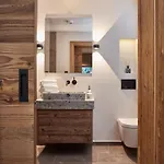 Hahnenkamm Luxury Ski-in Ski-out With Spa, Parking & Fireplace *