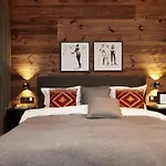 Hahnenkamm Luxury Ski-in Ski-out With Spa, Parking & Fireplace Апартаменти *