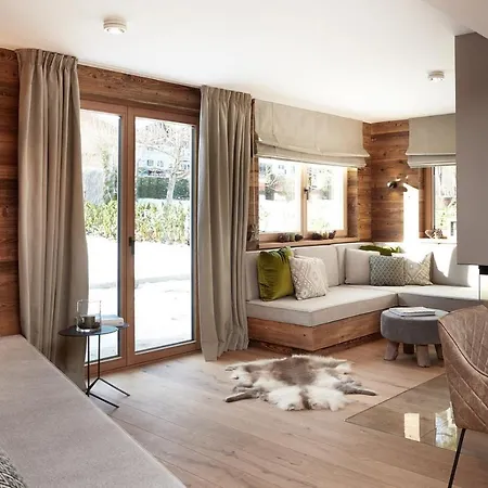 Hahnenkamm Luxury Ski-in Ski-out With Spa, Parking & Fireplace * Kitzbühel