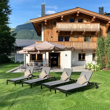 Hahnenkamm Luxury Ski-in Ski-out With Spa, Parking & Fireplace