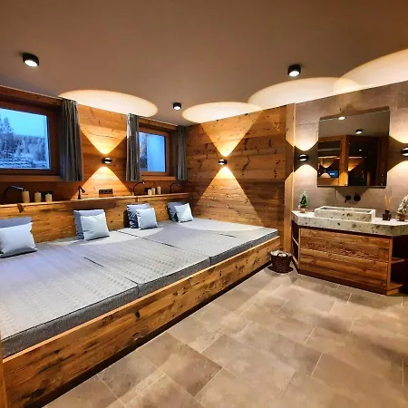 Apartman Hahnenkamm Ski-in Ski-out Direkt An Der Hahnenkammbahn *