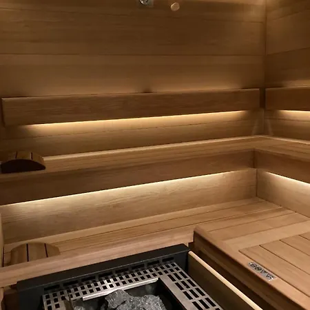 Apartament Hahnenkamm Luxury Ski-in Ski-out With Spa, Parking & Fireplace