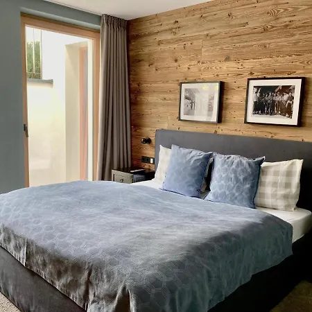 Apartment Hahnenkamm Ski-in Ski-out Direkt An Der Hahnenkammbahn Kitzbuhel