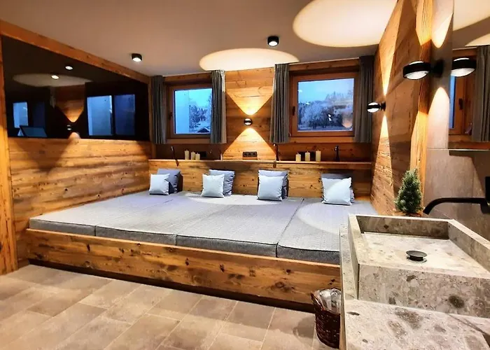 Hahnenkamm Luxury Ski-in Ski-out With Spa, Parking & Fireplace * Kitzbühel
