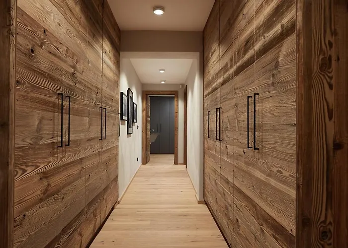 Hahnenkamm Luxury Ski-in Ski-out With Spa, Parking & Fireplace