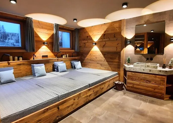 Apartament Hahnenkamm Luxury Ski-in Ski-out With Spa, Parking & Fireplace *