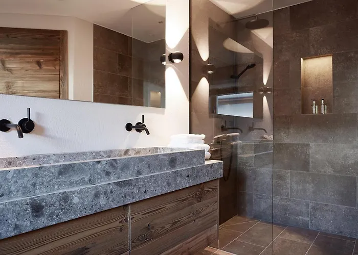 Apartment Hahnenkamm Luxury Ski-in Ski-out With Spa, Parking & Fireplace *