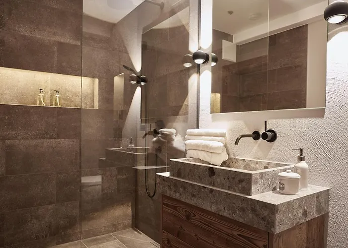 Apartment Hahnenkamm Luxury Ski-in Ski-out With Spa, Parking & Fireplace *