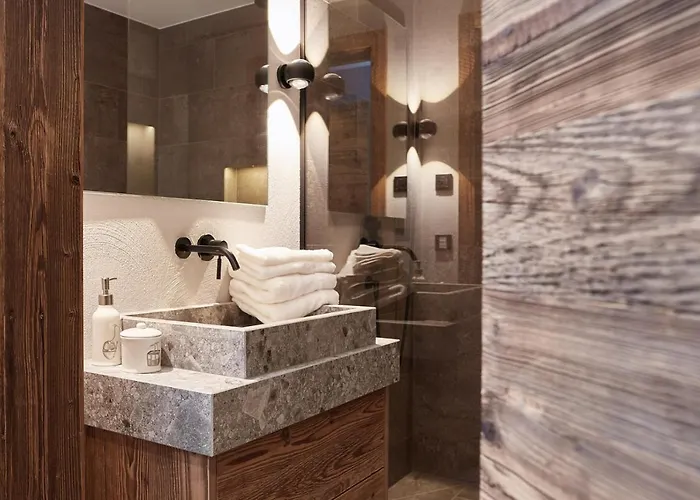 Hahnenkamm Luxury Ski-in Ski-out With Spa, Parking & Fireplace